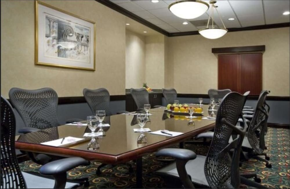 DoubleTree Suites by Hilton Htl & Conf Cntr Downers Grove