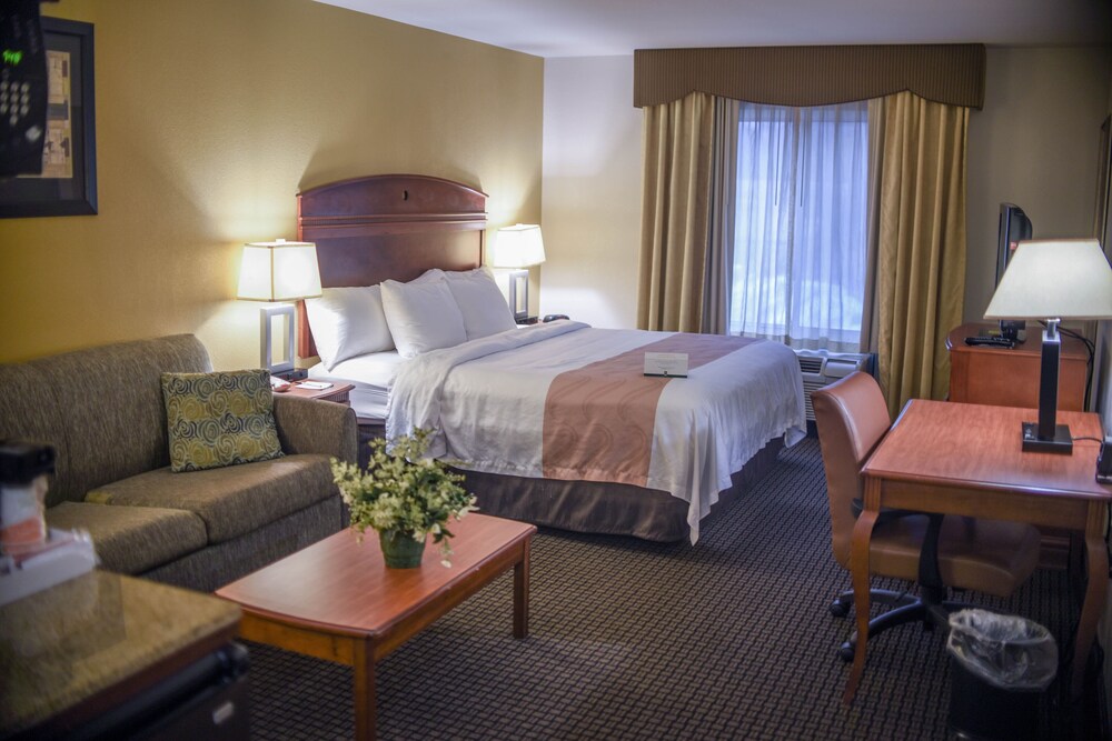 Quality Inn & Suites Northampton - Amherst