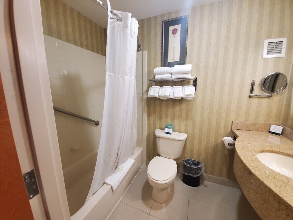 Quality Inn & Suites Northampton - Amherst