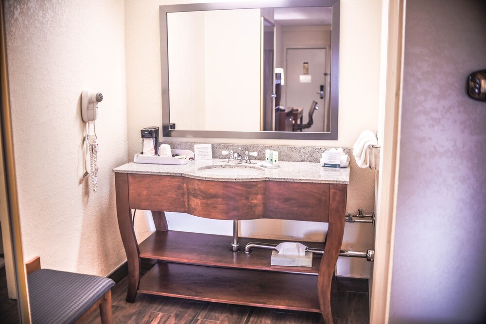 Quality Inn & Suites Northampton - Amherst