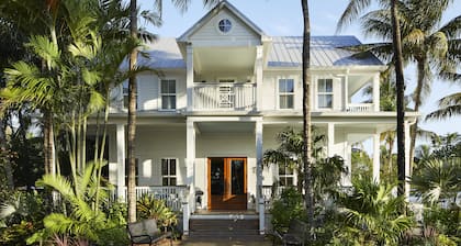 Parrot Key Hotel & Villas