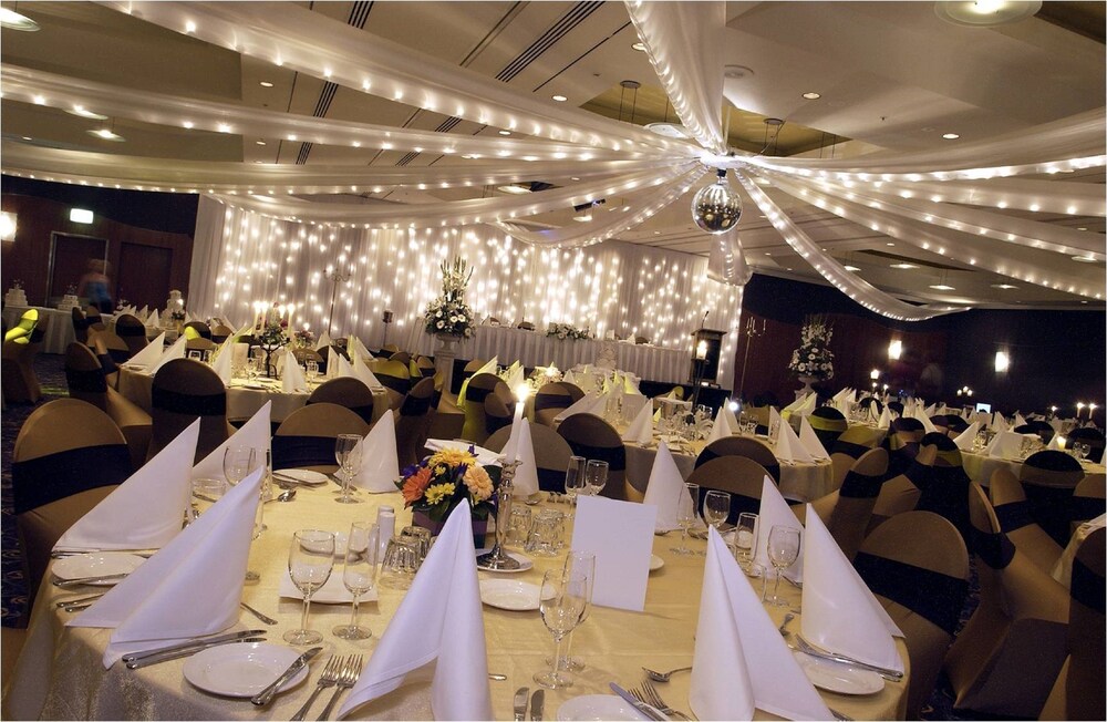 Indoor wedding, Novotel Sydney Brighton Beach