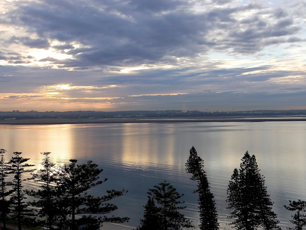 the grand jade lodge grand opry hotel in nashville tn