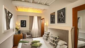 Minibar, in-room safe, free WiFi