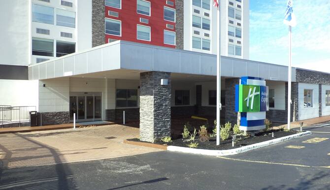 Holiday Inn Express Richmond Midtown In Richmond Va Expedia