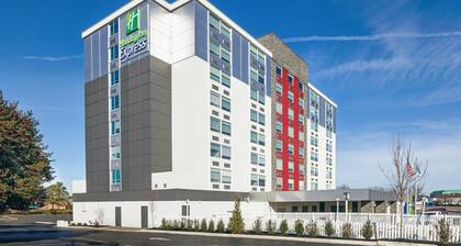 Holiday Inn Express Richmond - Midtown, an IHG Hotel
