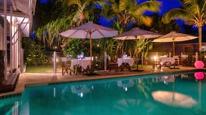 15 outdoor pools, pool umbrellas, sun loungers