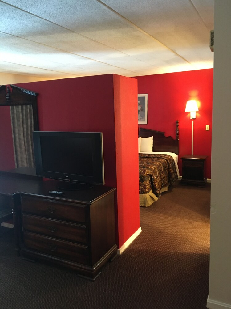 Gold Star Inn & Suites