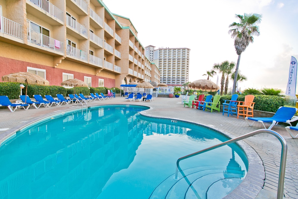 Outdoor pool, Hampton Inn Pensacola Beach