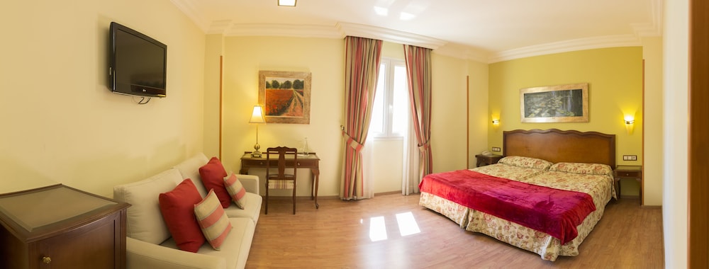 Imagen de HOTEL REINA CRISTINA (3 de 23)