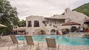 2 outdoor pools, sun loungers