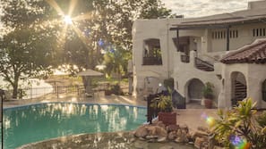 2 outdoor pools, sun loungers