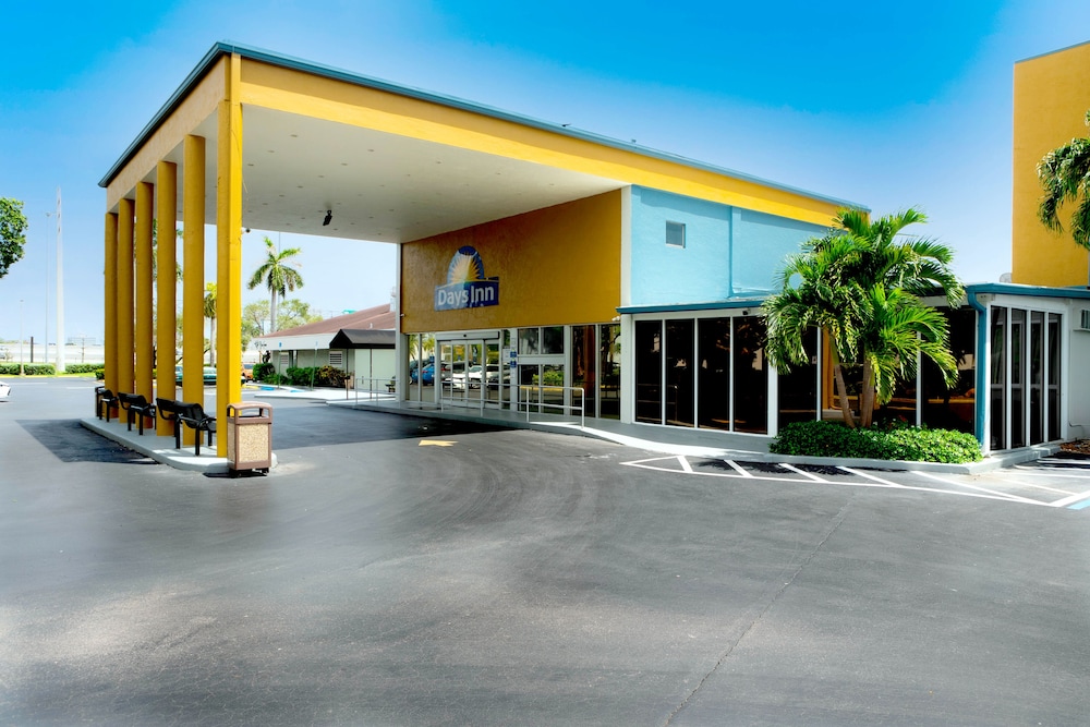 Exterior, Days Inn by Wyndham Miami International Airport