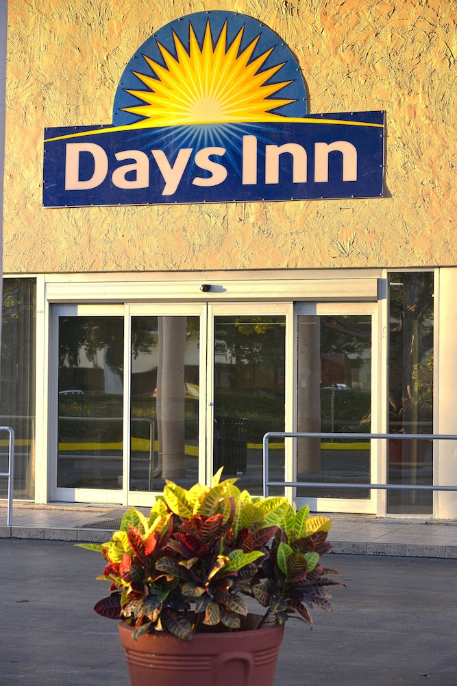Promo 83 Off Days Inn By Wyndham Washington Washington - 