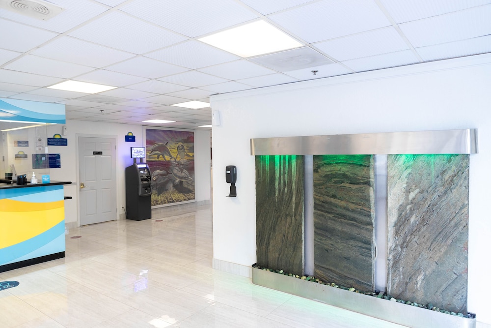 Reception, Days Inn by Wyndham Miami International Airport