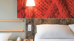 Luxe beddengoed, een kluis op de kamer, een bureau