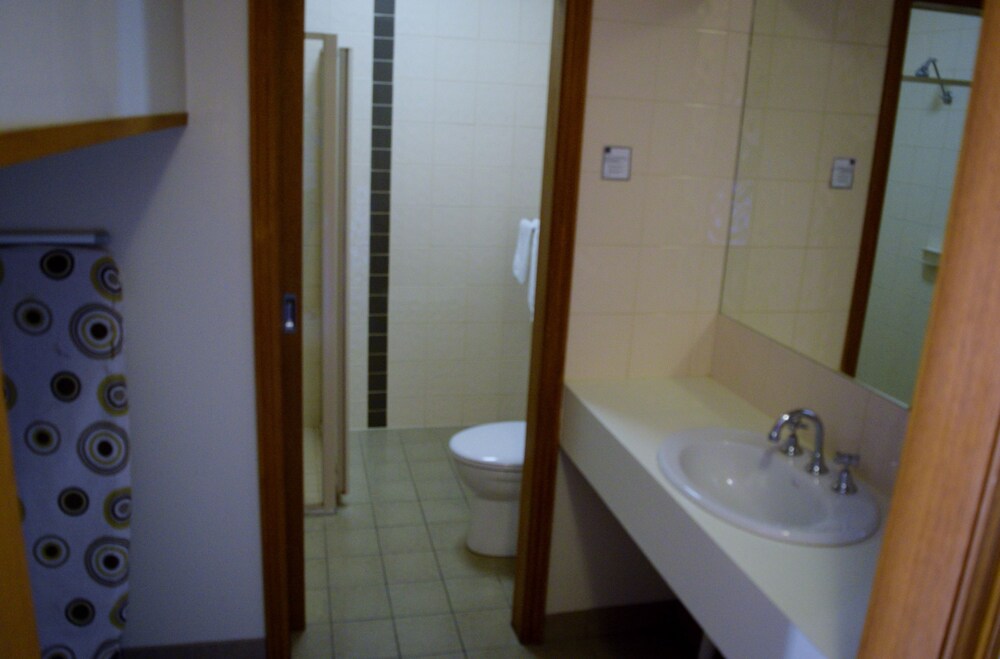 Bathroom, Bakery Hill Motel