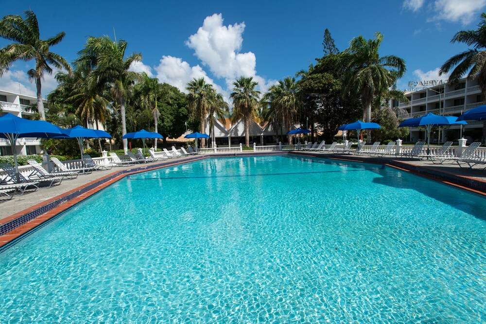 Holiday Beach Resort And Casino In Willemstad Expedia