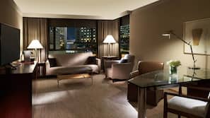Minibar, in-room safe, desk, iron/ironing board