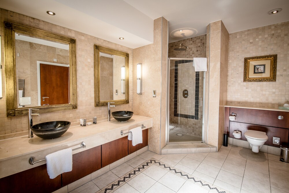 Bathroom, The Wild Pheasant Hotel & Spa