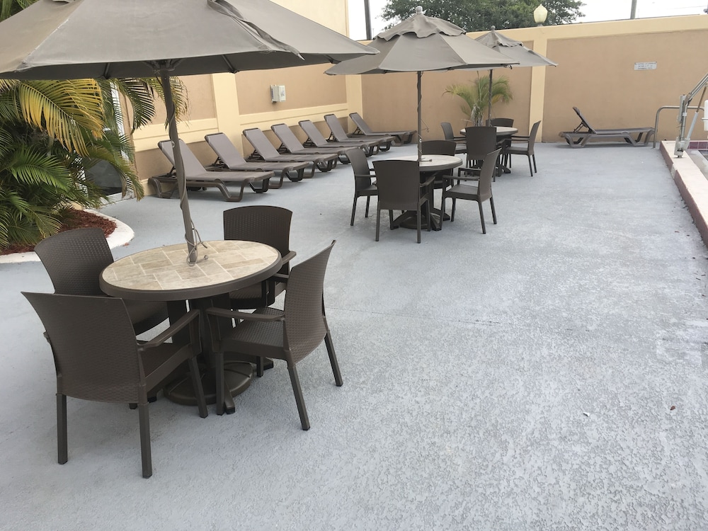 Quality Inn & Suites Winter Park Village Area