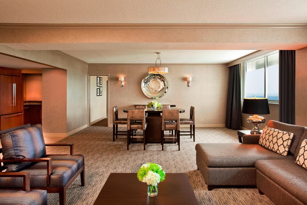 Sheraton Greensboro at Four Seasons in Greensboro | Best Rates & Deals