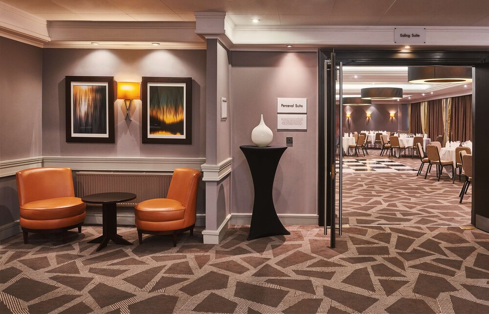 DoubleTree by Hilton London - Ealing Hotel