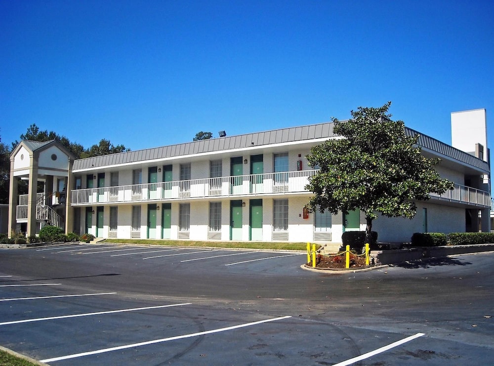 Front of property, Motel 6 West Monroe, LA