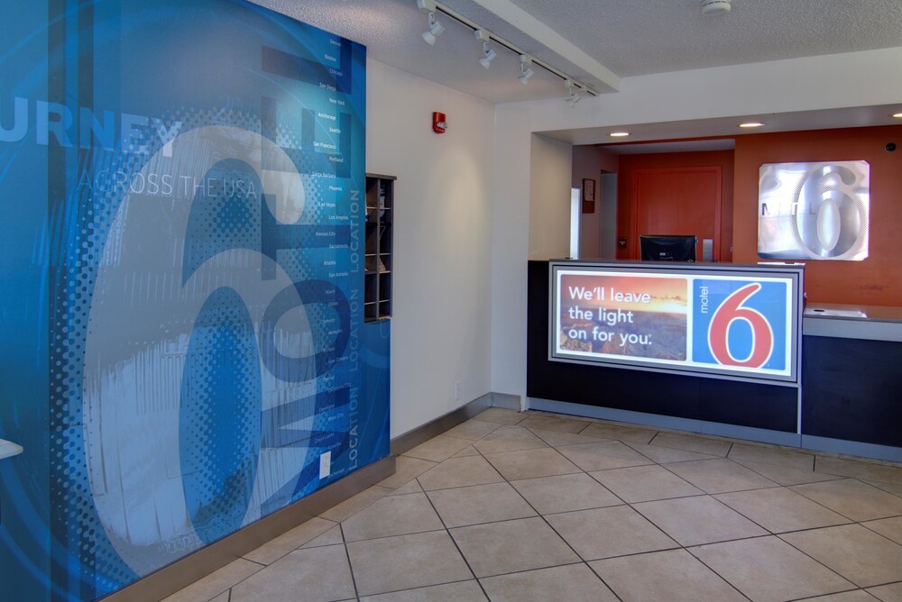 Lobby, Motel 6 West Monroe, LA