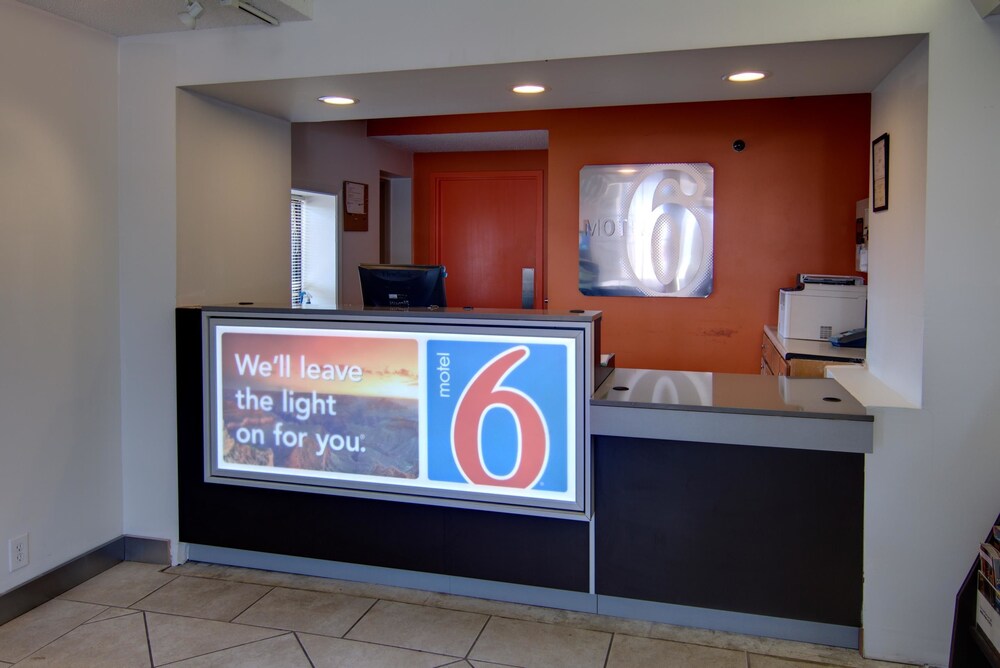 Lobby, Motel 6 West Monroe, LA