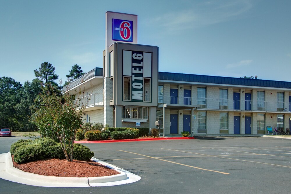 Front of property, Motel 6 West Monroe, LA