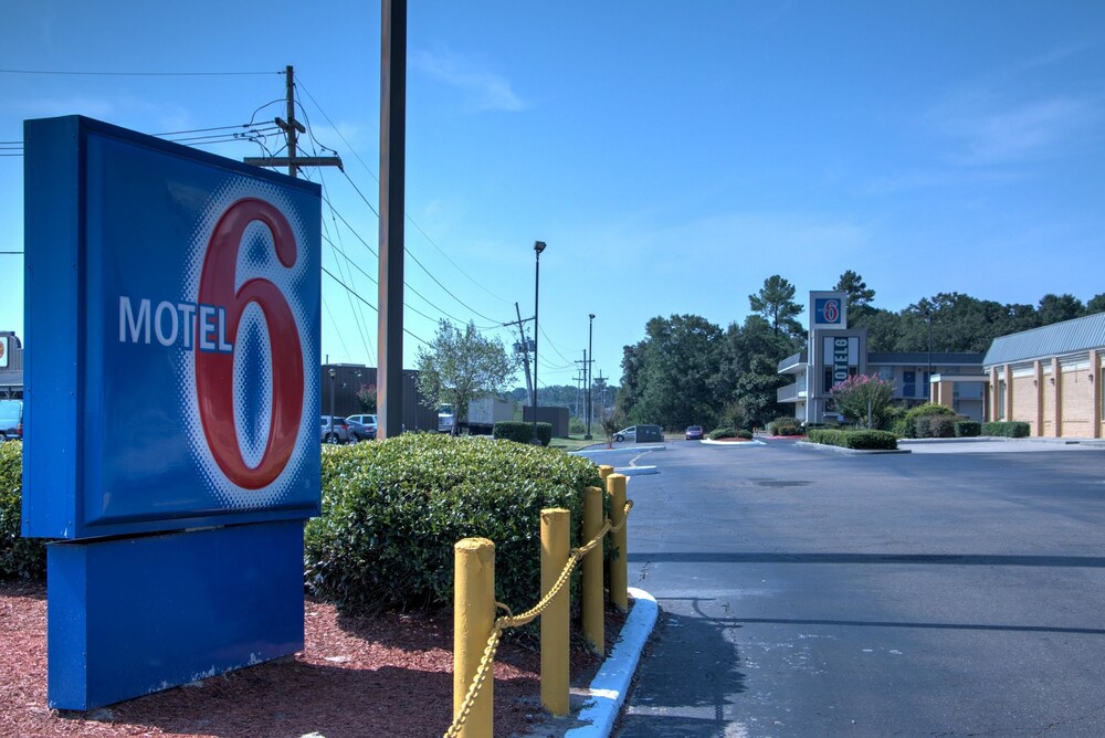 Front of property, Motel 6 West Monroe, LA