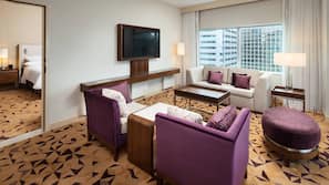 Pillowtop beds, in-room safe, desk, blackout drapes
