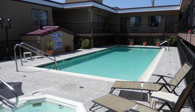Crimson Hotel In Manhattan Beach Ca Expedia Crimson Hotel In Manhattan Beach Ca Expedia