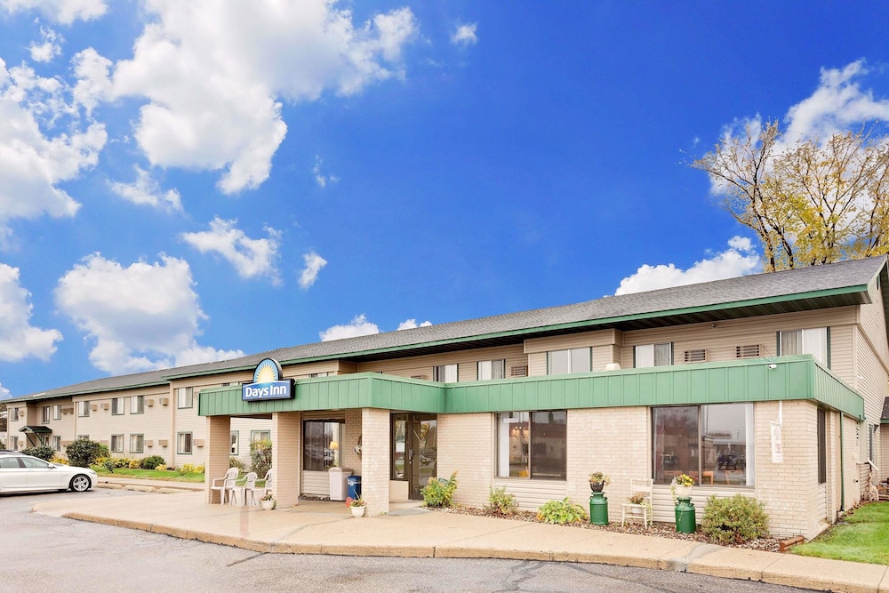 Days Inn Winona 2018 Room Prices Deals Reviews Expedia Business Center Featured Image