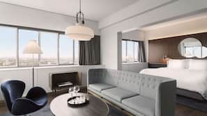 Hypo-allergenic bedding, minibar, in-room safe, desk