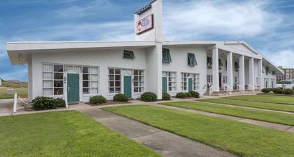 Days Inn by Wyndham Kill Devil Hills Oceanfront - Wilbur