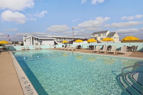Outer Banks Golf Resorts Hotels With A Course From 127 Days Inn By Wyndham Kill Devil Hills Oceanfront Wilbur