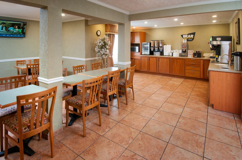 Breakfast area, Travelodge by Wyndham Beckley