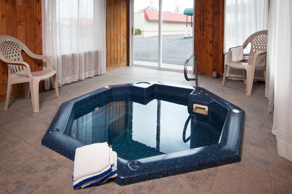 Indoor spa tub, Travelodge by Wyndham Beckley