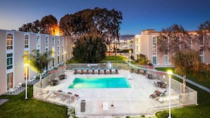 Outdoor pool, sun loungers