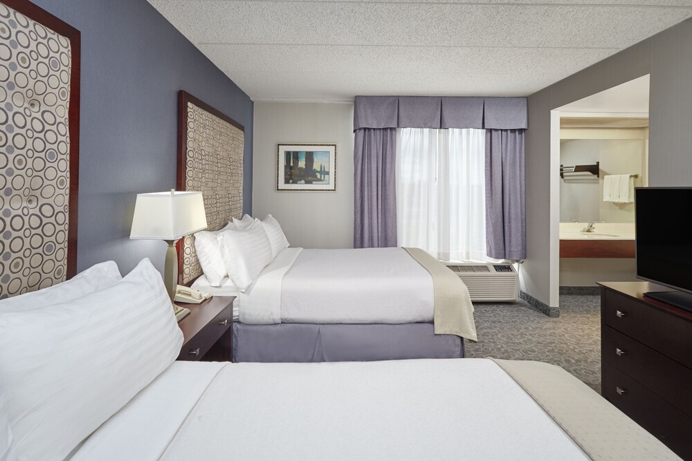 Holiday Inn Hotel & Suites Chicago - Carol Stream - Wheaton, an IHG Hotel