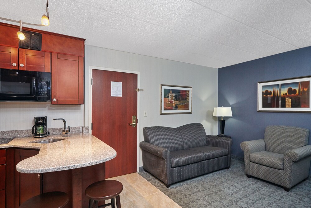 Holiday Inn Hotel & Suites Chicago - Carol Stream - Wheaton, an IHG Hotel