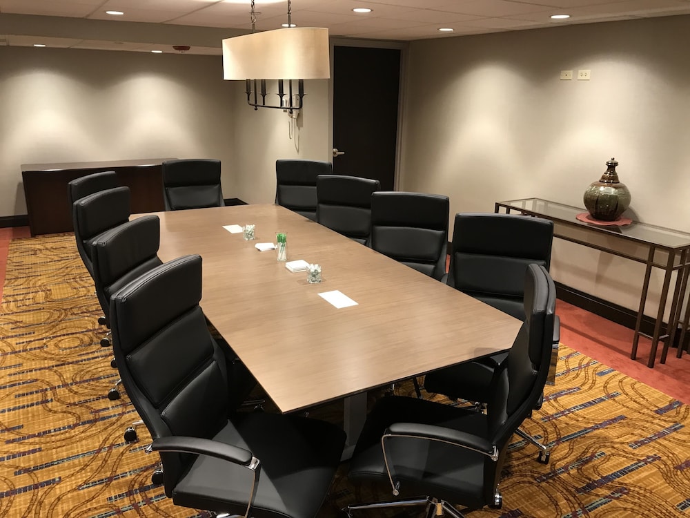 Holiday Inn Hotel & Suites Chicago - Carol Stream - Wheaton, an IHG Hotel