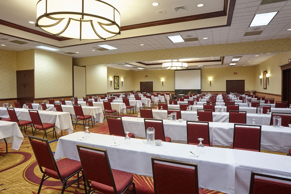 Holiday Inn Hotel & Suites Chicago - Carol Stream - Wheaton, an IHG Hotel