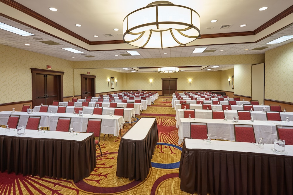 Holiday Inn Hotel & Suites Chicago - Carol Stream - Wheaton, an IHG Hotel