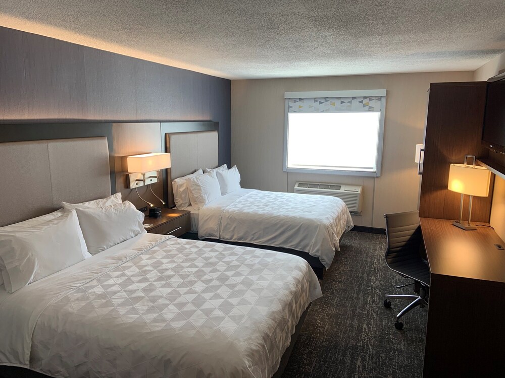 Holiday Inn Hotel & Suites Chicago - Carol Stream - Wheaton, an IHG Hotel