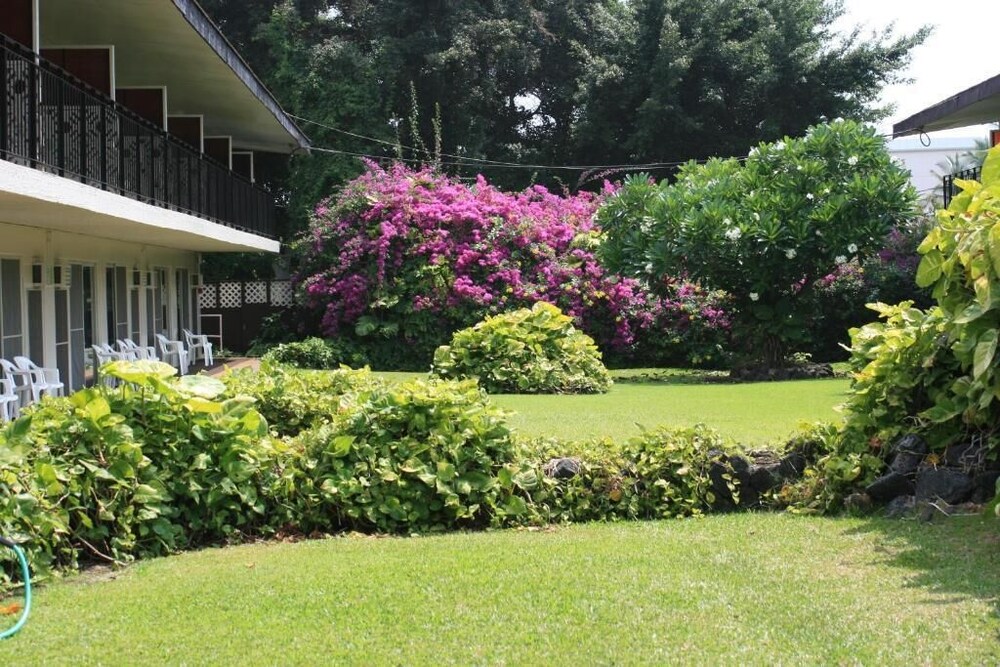 Kona Seaside Hotel