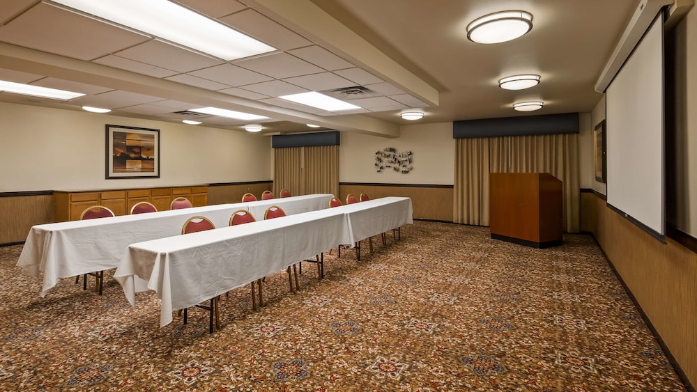 Best Western West Towne Suites