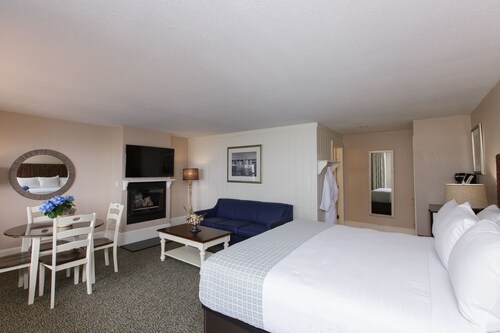 Great Place to stay Sea Crest Beach Hotel near North Falmouth